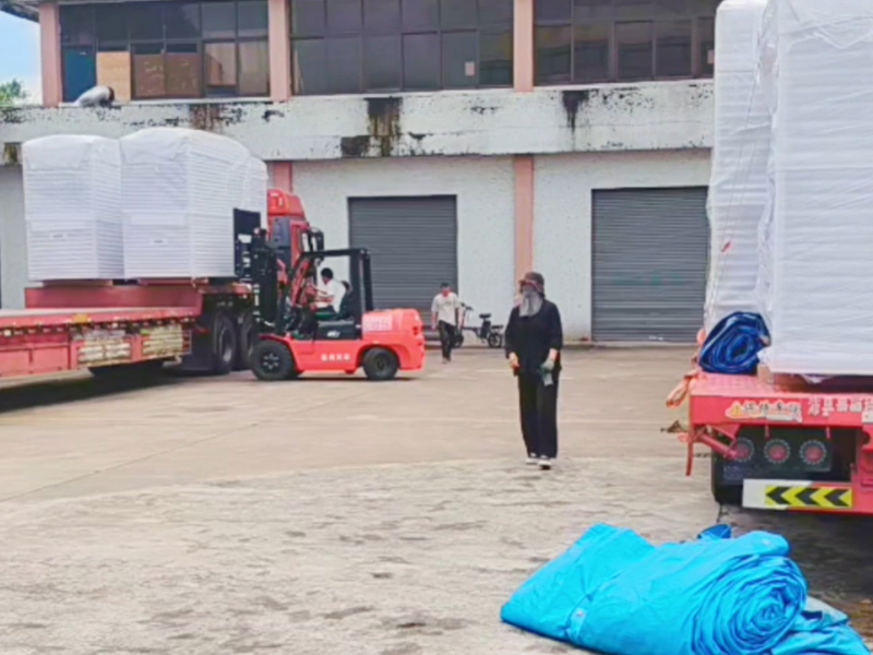 Пълни товари, доказателство за упорит труд.